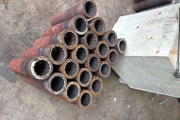 forming_cylinders_wood_sawdust_charcoal_machine